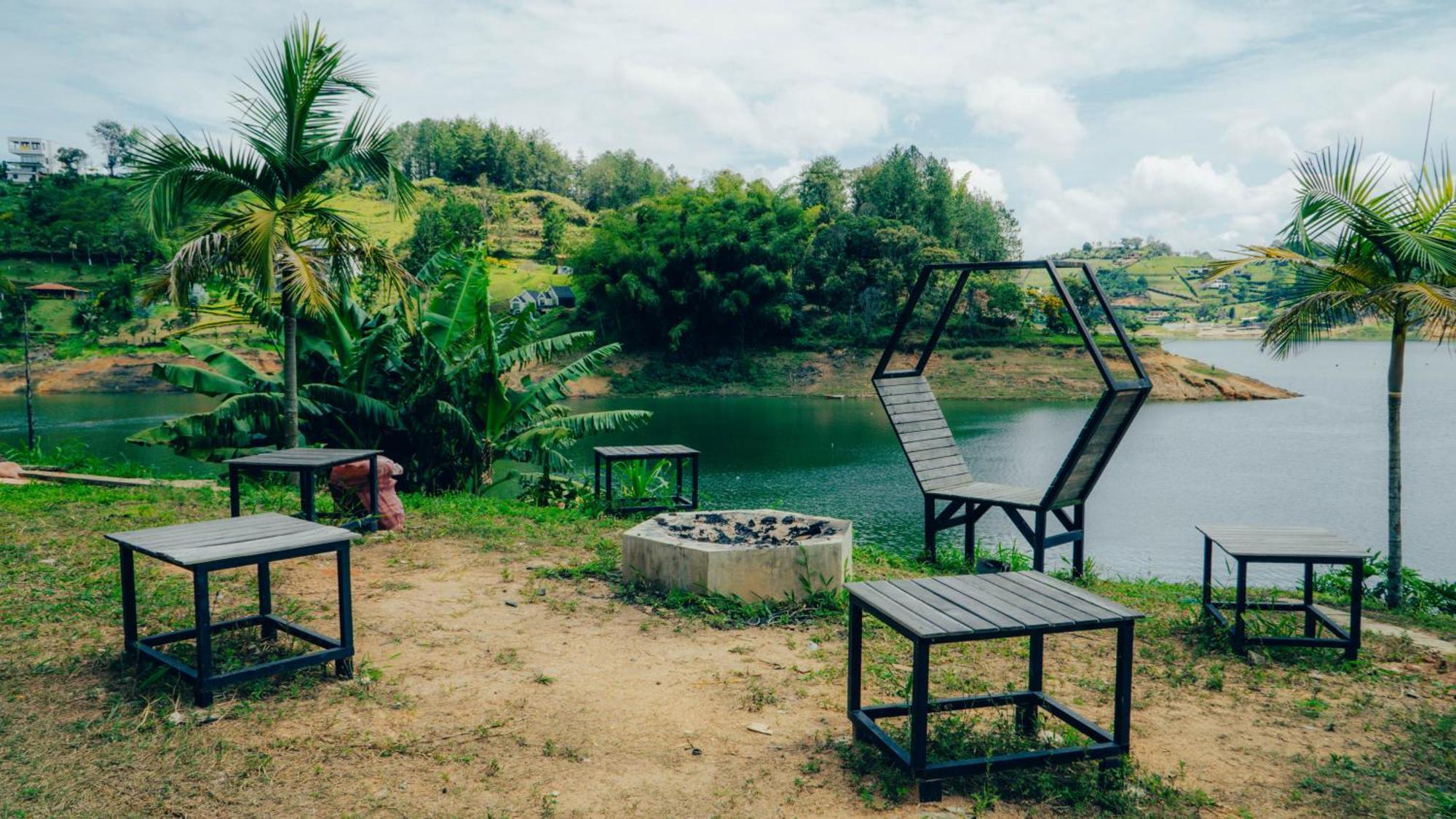 Viajero Guatape Hostel & Lake Club Exteriör bild