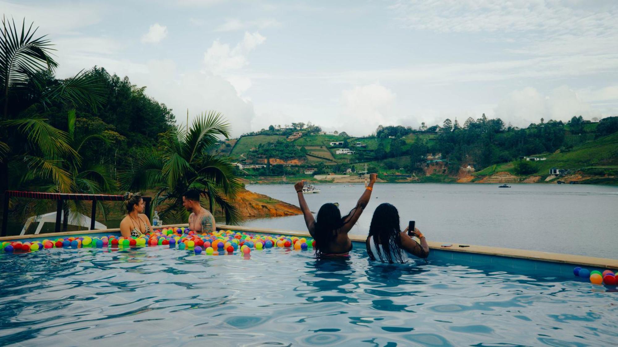 Viajero Guatape Hostel & Lake Club Exteriör bild